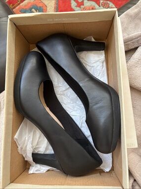 Clarks Adriel Viola Black Leather Pumps Heels SZ 7 NEW IN BOX🖤🖤🖤